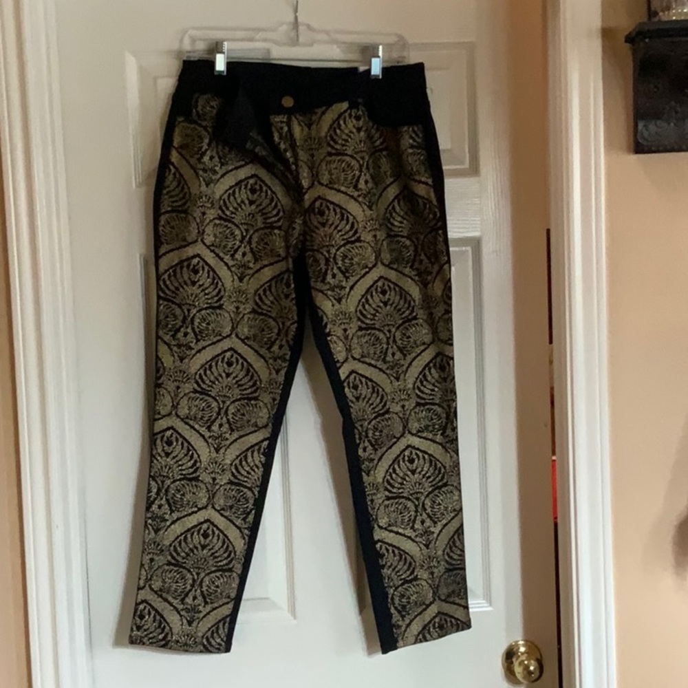 Fun Black and gold pants Lycra knit blend